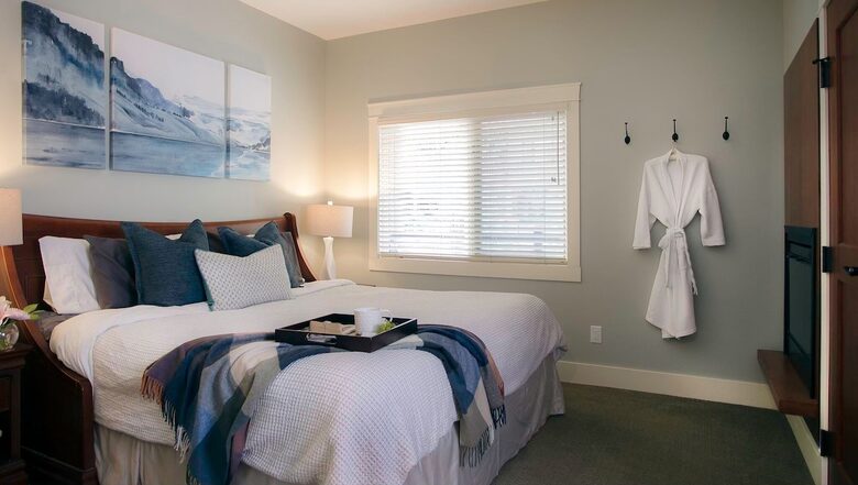 Cozy Alpine Retreat Near Banff & Trails - Canmore, Canada