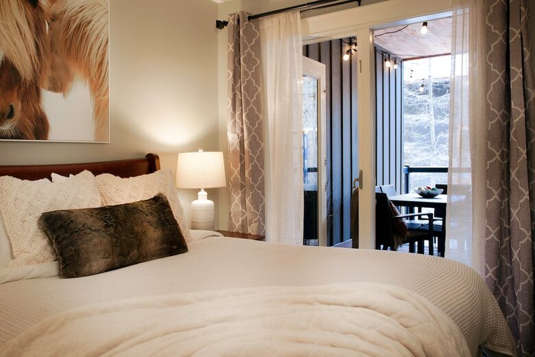 Cozy Alpine Retreat Near Banff & Trails - Canmore, Canada