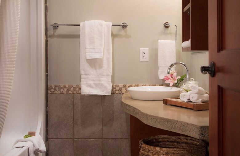 Cozy Alpine Retreat Near Banff & Trails - Canmore, Canada