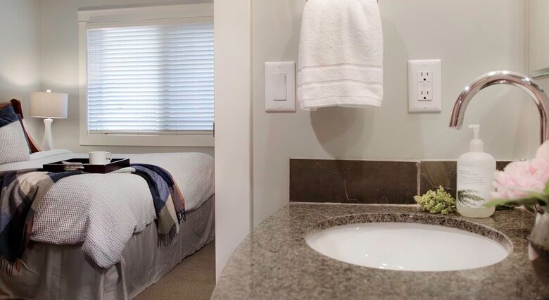 Cozy Alpine Retreat Near Banff & Trails - Canmore, Canada