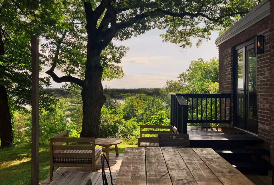 Hudson River Cottage with Scenic Views & Gardens - Saugerties, New York