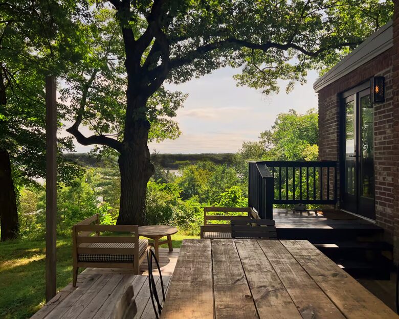 Hudson River Cottage with Scenic Views & Gardens - Saugerties, New York