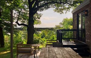 Hudson River Cottage with Scenic Views & Gardens - Saugerties, New York