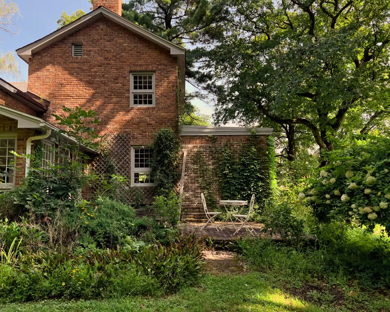 Hudson River Cottage with Scenic Views & Gardens - Saugerties, New York