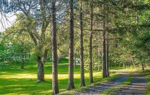 Hudson River Cottage with Scenic Views & Gardens - Saugerties, New York