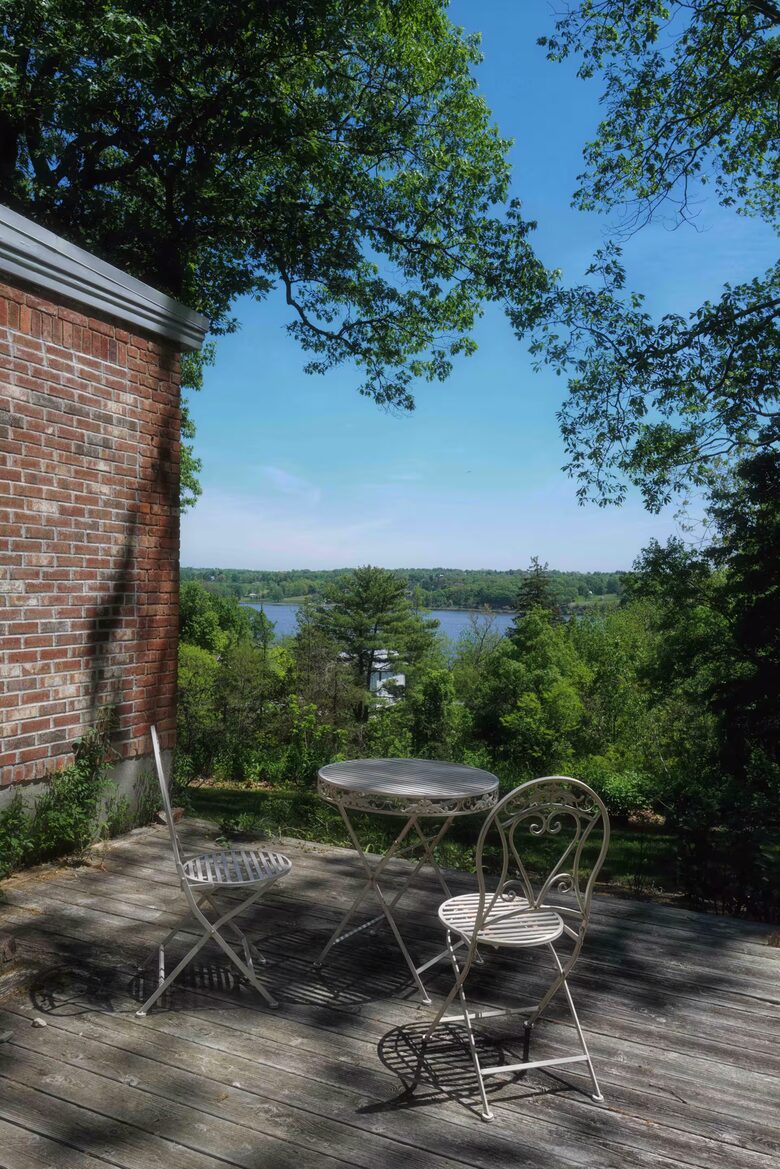 Hudson River Cottage with Scenic Views & Gardens - Saugerties, New York