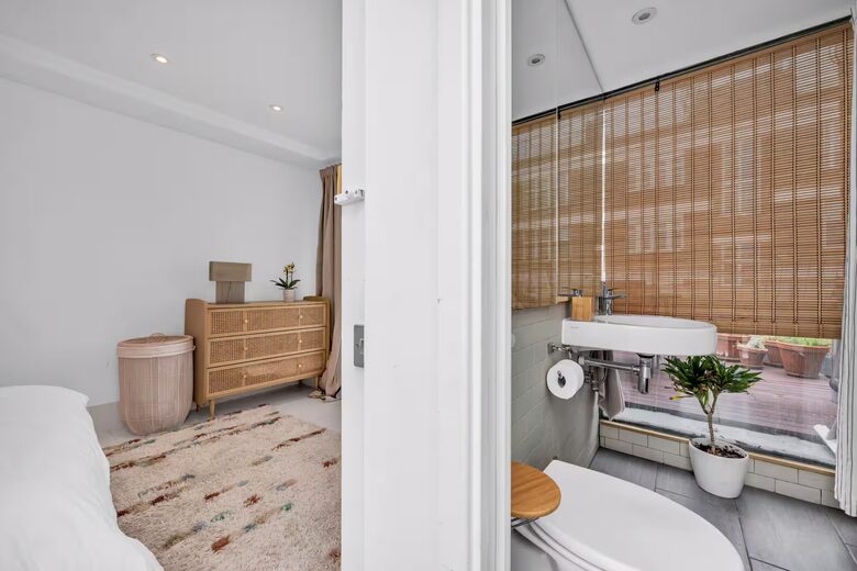 Refined Urban Living Near St. Pancras - London, United Kingdom