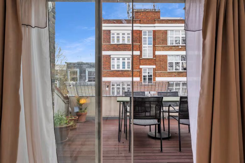 Refined Urban Living Near St. Pancras - London, United Kingdom