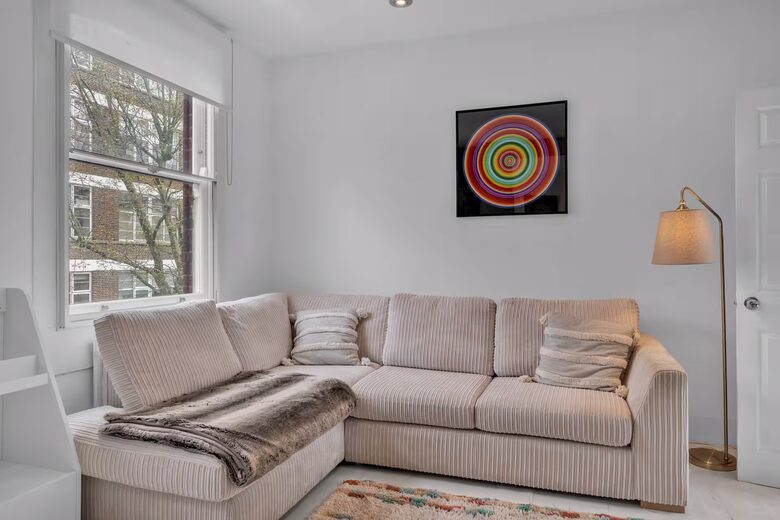 Refined Urban Living Near St. Pancras - London, United Kingdom