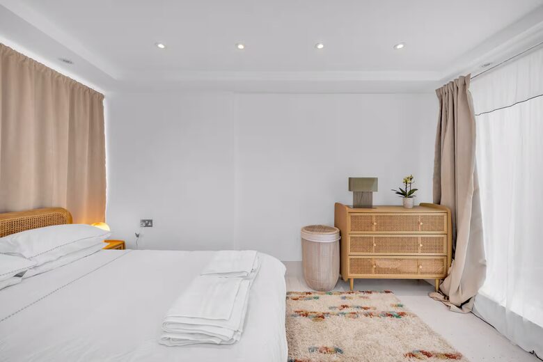 Refined Urban Living Near St. Pancras - London, United Kingdom