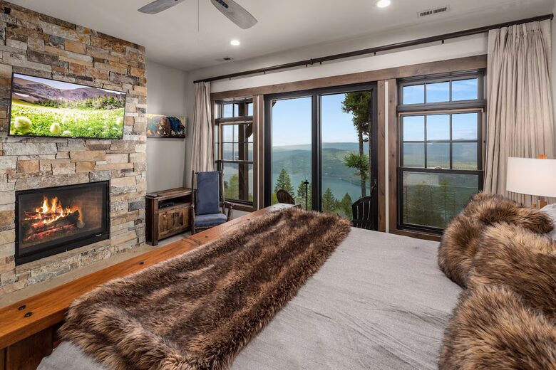 Luxury Ski-In Retreat Overlooking Whitefish Lake - Whitefish, Montana