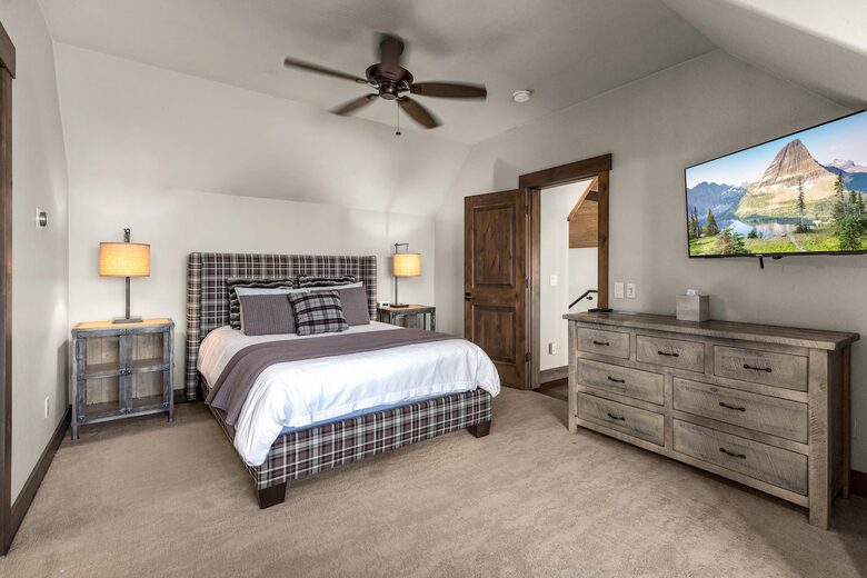 Luxury Ski-In Retreat Overlooking Whitefish Lake - Whitefish, Montana