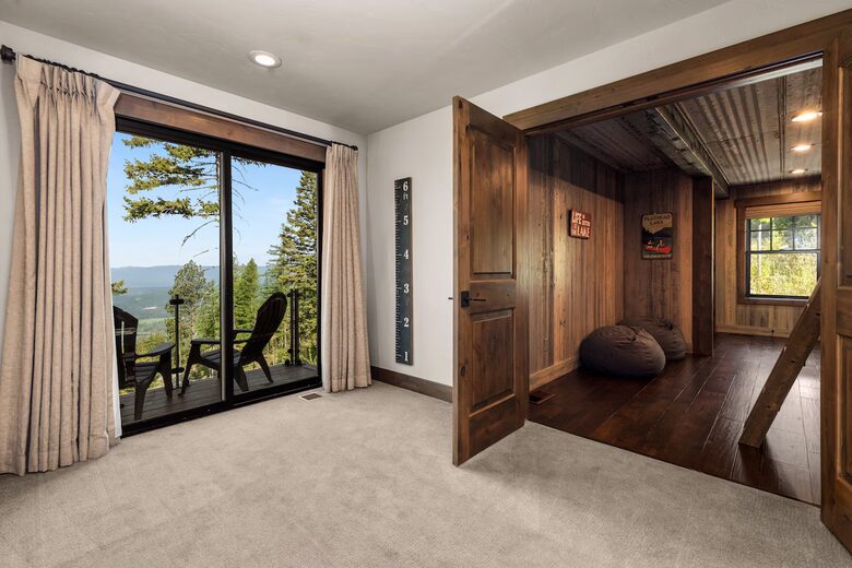 Luxury Ski-In Retreat Overlooking Whitefish Lake - Whitefish, Montana