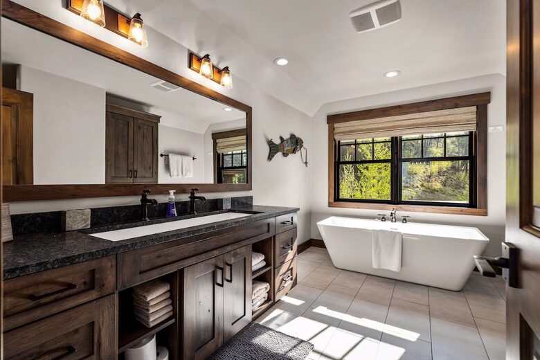 Luxury Ski-In Retreat Overlooking Whitefish Lake - Whitefish, Montana