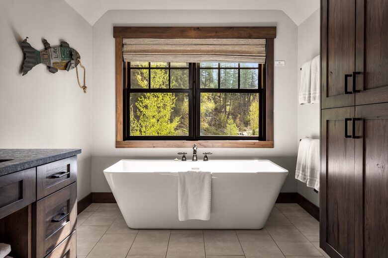 Luxury Ski-In Retreat Overlooking Whitefish Lake - Whitefish, Montana