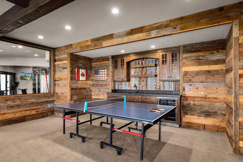 Luxury Ski-In Retreat Overlooking Whitefish Lake - Whitefish, Montana