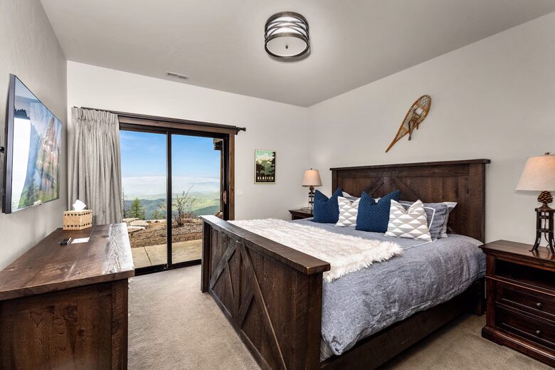 Luxury Ski-In Retreat Overlooking Whitefish Lake - Whitefish, Montana