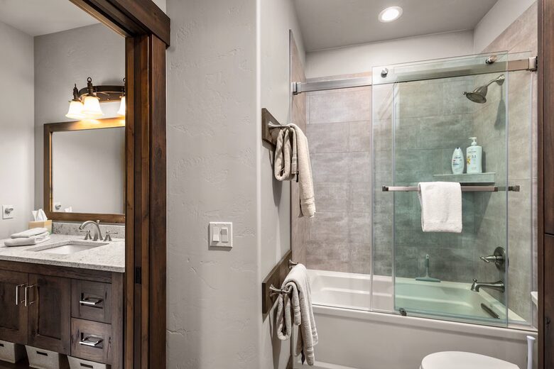 Luxury Ski-In Retreat Overlooking Whitefish Lake - Whitefish, Montana