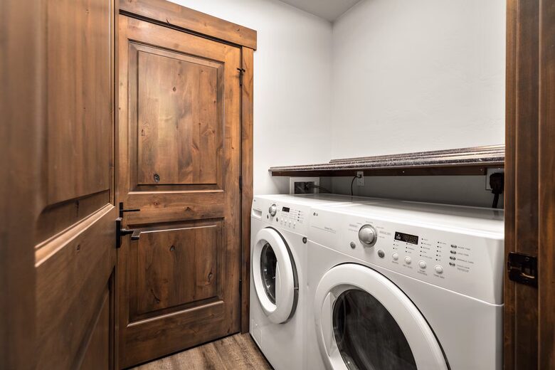 Luxury Ski-In Retreat Overlooking Whitefish Lake - Whitefish, Montana