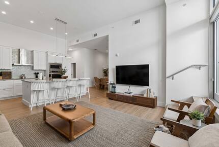 Stylish Sarasota Retreat in Rosemary District - Sarasota, Florida