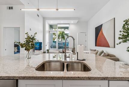 Stylish Sarasota Retreat in Rosemary District - Sarasota, Florida