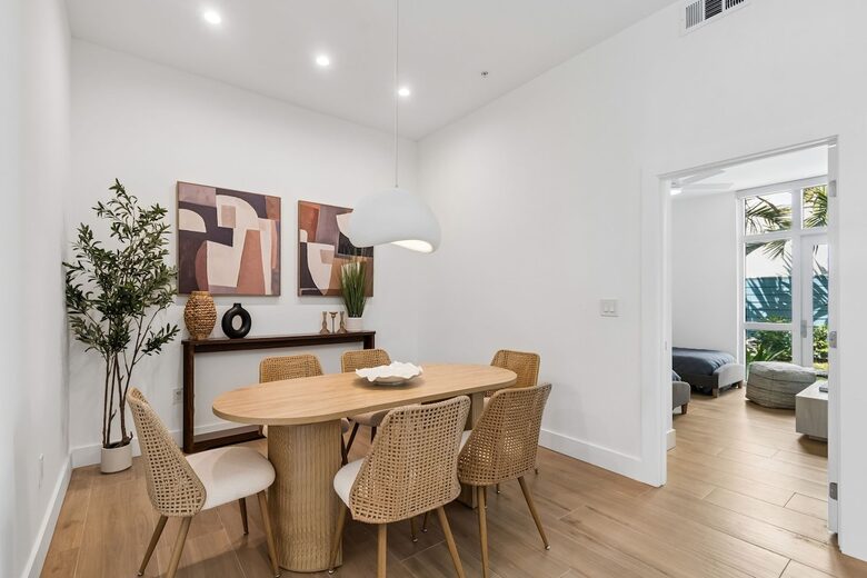 Stylish Sarasota Retreat in Rosemary District - Sarasota, Florida