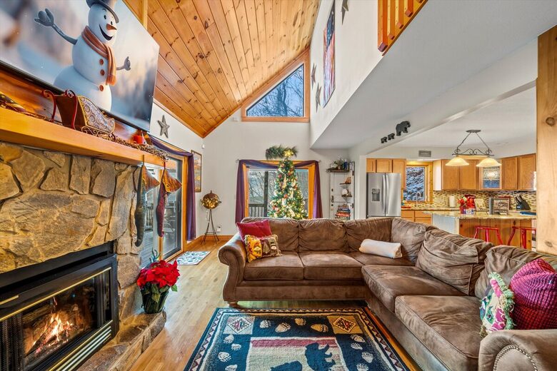 Blue Ridge Cabin with Panoramic Views & Wraparound Decks - Maggie Valley, North Carolina