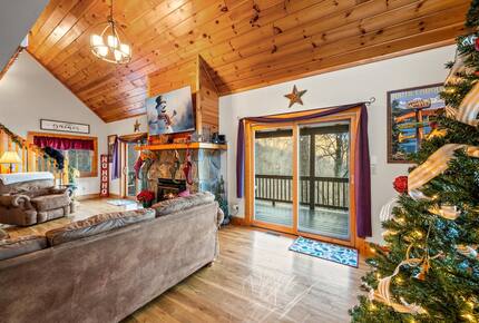 Blue Ridge Cabin with Panoramic Views & Wraparound Decks - Maggie Valley, North Carolina