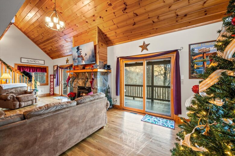 Blue Ridge Cabin with Panoramic Views & Wraparound Decks - Maggie Valley, North Carolina