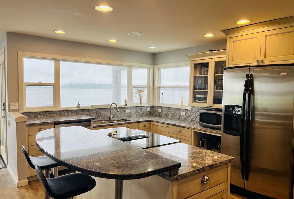 Coastal Tulalip Escape with Panoramic Water Views - Tulalip, Washington