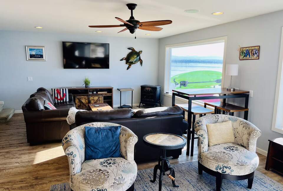 Coastal Tulalip Escape with Panoramic Water Views - Tulalip, Washington