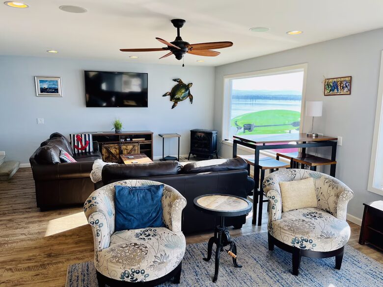 Coastal Tulalip Escape with Panoramic Water Views - Tulalip, Washington