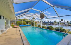 Sunny Canal Oasis Near Fishermen’s Village - Punta Gorda, Florida