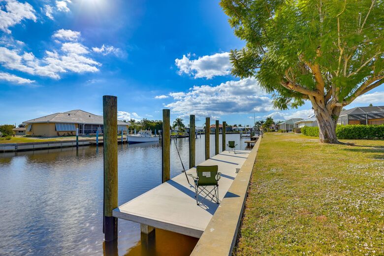 Sunny Canal Oasis Near Fishermen’s Village - Punta Gorda, Florida