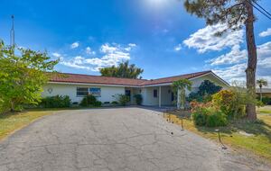 Sunny Canal Oasis Near Fishermen’s Village - Punta Gorda, Florida