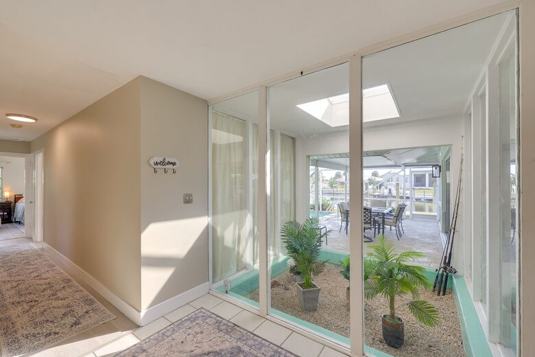 Sunny Canal Oasis Near Fishermen’s Village - Punta Gorda, Florida