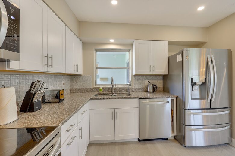 Sunny Canal Oasis Near Fishermen’s Village - Punta Gorda, Florida