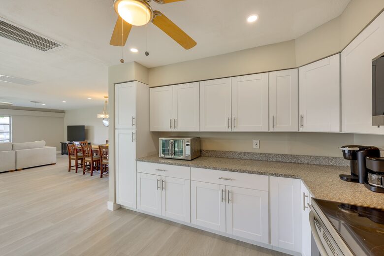 Sunny Canal Oasis Near Fishermen’s Village - Punta Gorda, Florida