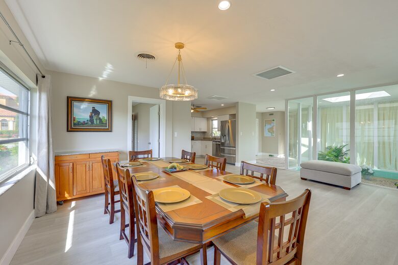 Sunny Canal Oasis Near Fishermen’s Village - Punta Gorda, Florida