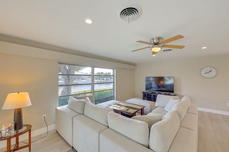 Sunny Canal Oasis Near Fishermen’s Village - Punta Gorda, Florida