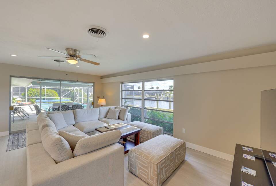 Sunny Canal Oasis Near Fishermen’s Village - Punta Gorda, Florida