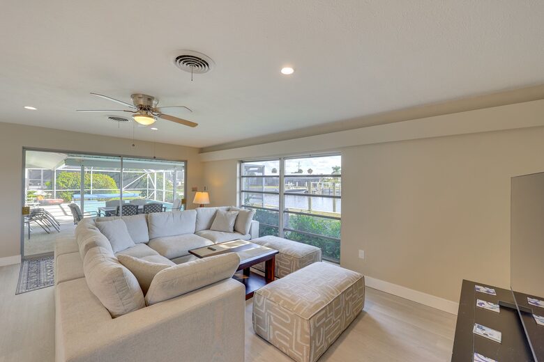 Sunny Canal Oasis Near Fishermen’s Village - Punta Gorda, Florida