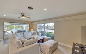 Sunny Canal Oasis Near Fishermen’s Village - Punta Gorda, Florida