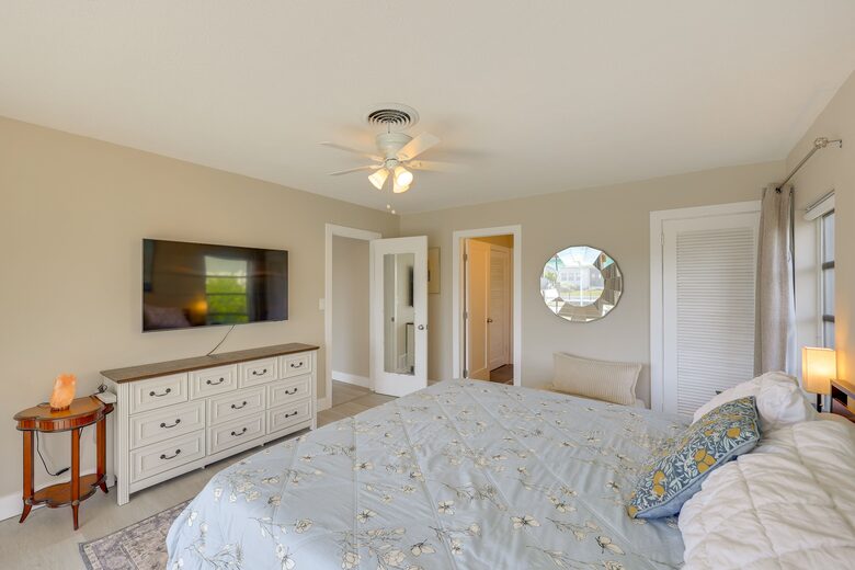 Sunny Canal Oasis Near Fishermen’s Village - Punta Gorda, Florida