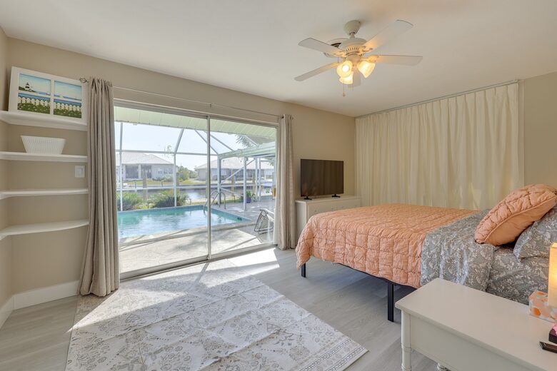 Sunny Canal Oasis Near Fishermen’s Village - Punta Gorda, Florida