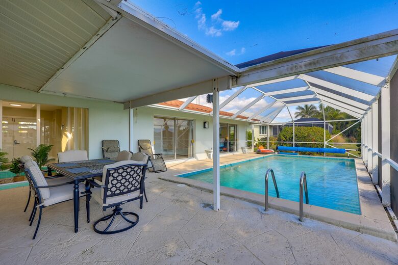 Sunny Canal Oasis Near Fishermen’s Village - Punta Gorda, Florida