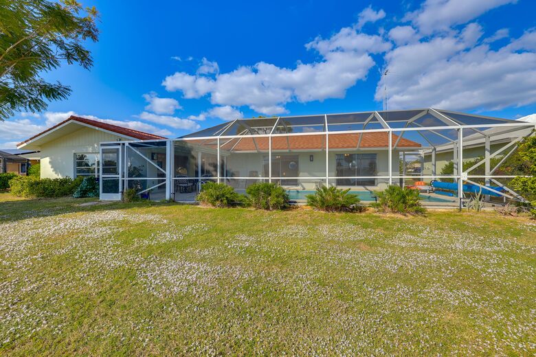 Sunny Canal Oasis Near Fishermen’s Village - Punta Gorda, Florida