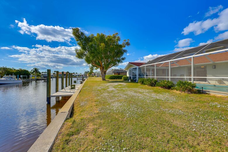 Sunny Canal Oasis Near Fishermen’s Village - Punta Gorda, Florida