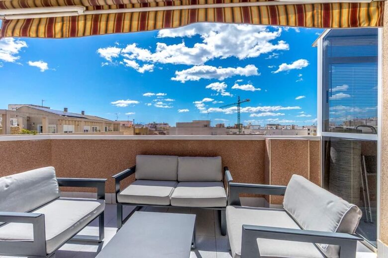 Two-Bedroom Penthouse in Torrevieja - Torrevieja, Spain