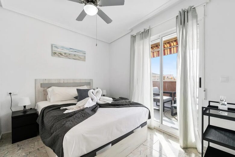 Two-Bedroom Penthouse in Torrevieja - Torrevieja, Spain